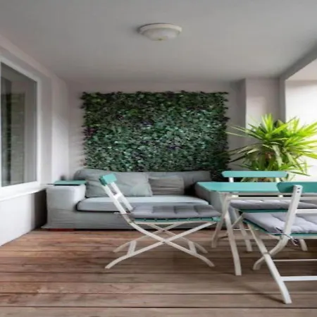 Urban Oasis With Free Parking Апартаменты *